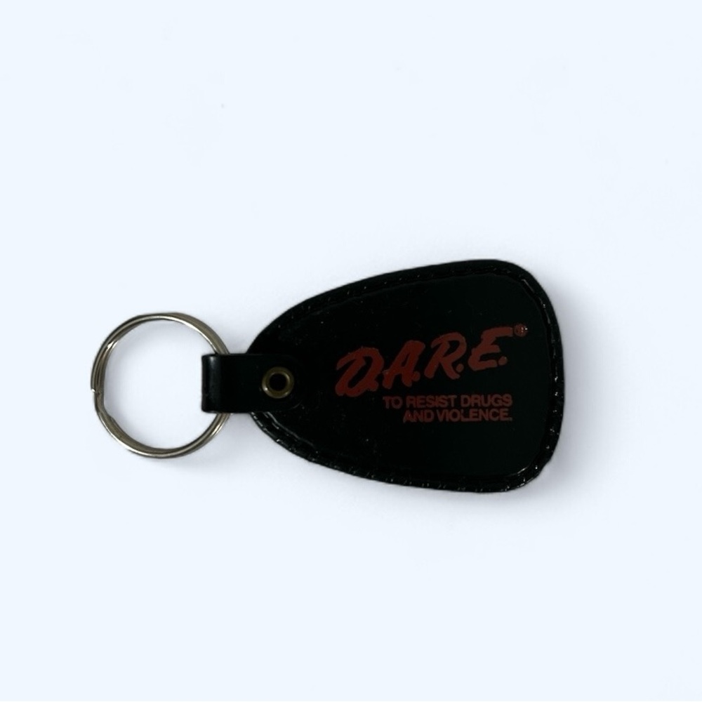 D.A.R.E. VINTAGE KEYCHAIN 2PD1-52‎